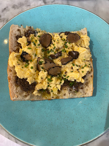 Opinii despre Knead Bakery & Patisserie în Abu Dhabi - Hospitality and gastronomy