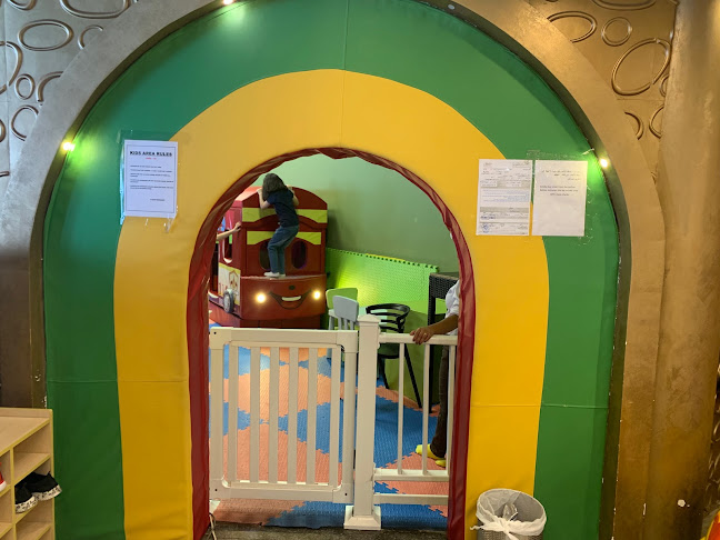 Al Roof Restaurant And Cafe