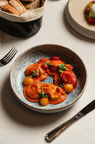 57RF+5P3 - Sheikh Mohammed bin Rashid Blvd - Downtown Dubai - Dubai