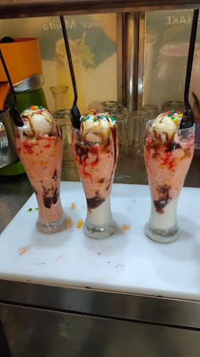 Red TEA WORLD Cafeteria - Hospitality and gastronomy