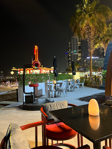 Retro Beach Dubai - Hospitality and gastronomy