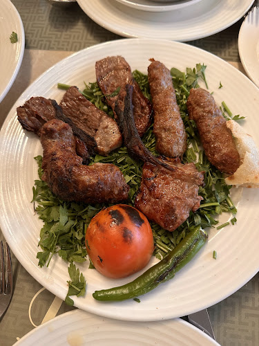 Abu Shakra Restaurant & Cafe مطعم و كافيه أبو شقرة