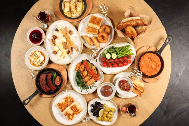 HuQQa - Best Shisha Lounge & Turkish Breakfast Dubai Mall - Hospitality and gastronomy