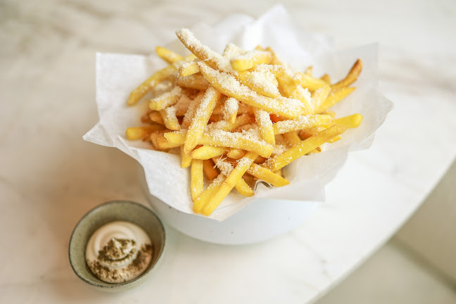 Oii Restaurant & Cafe