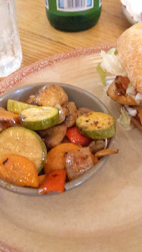 Opinii despre Nando's Al Zeina, Al Raha Beach în Abu Dhabi - Hospitality and gastronomy