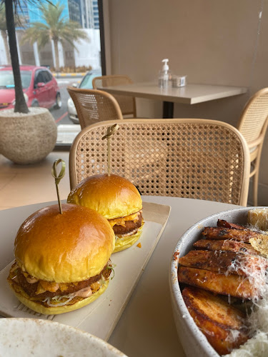 Mara Lounge Abu Dhabi - Hospitality and gastronomy