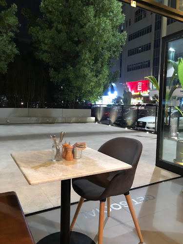 Social Restaurant - Hospitality and gastronomy