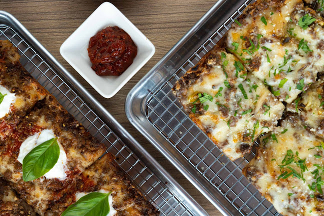 Opinii despre Emmy Squared Pizza UAE în Dubai - Hospitality and gastronomy