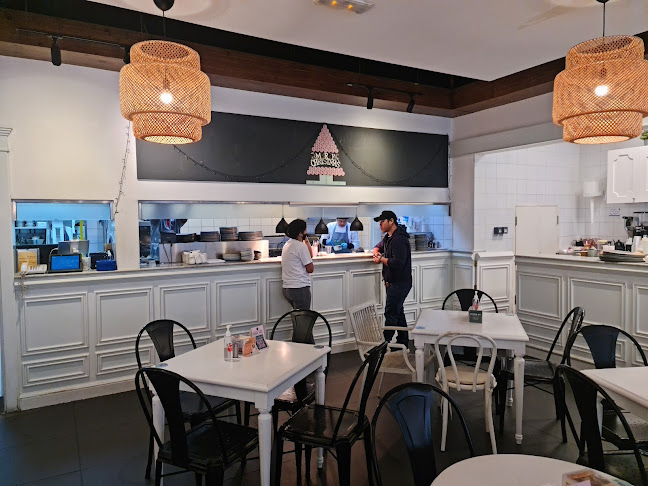 Circle Cafe (Bay Square) - Hospitality and gastronomy