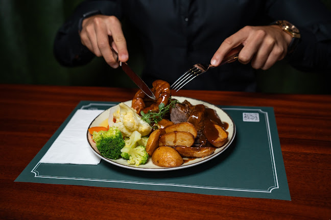 Crown & Lion The English Pub - Hospitality and gastronomy