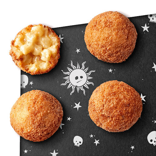 PINSANITY - Dubai Marina Promenade - Hospitality and gastronomy