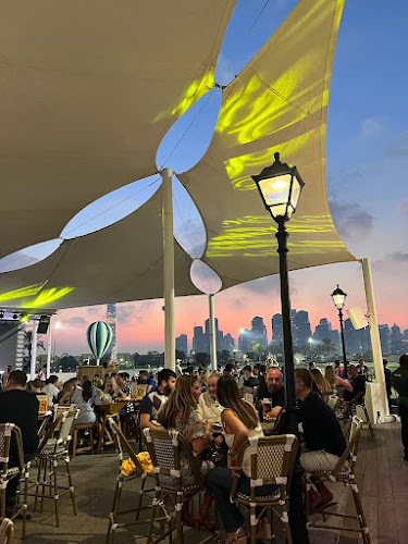 Montgomerie Golf Academy, Al Thanayah Fourth - 10 7th St - Emirates Hills - Dubai