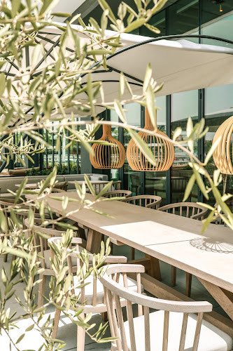 Oii Restaurant & Cafe