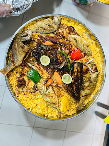 شوي الأسماك الشامخة - Hospitality and gastronomy