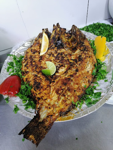 شوي الأسماك الشامخة - Hospitality and gastronomy