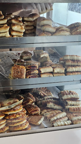 8CG4+HX9 - AL MUKHTAR BAKERY , FIRST INDUSTRIAL AREA ST - Sharjah