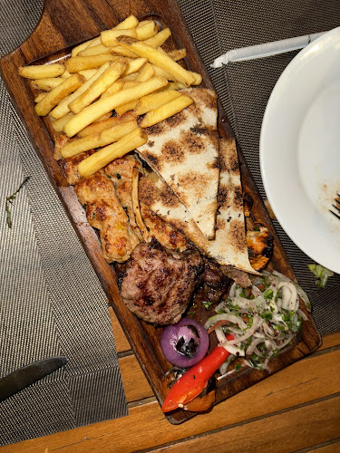 ALHAJARAIN RESTAURANT - مطعم الحجرين