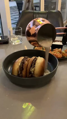 Opinii despre Mad Kitchen în Dubai - Hospitality and gastronomy