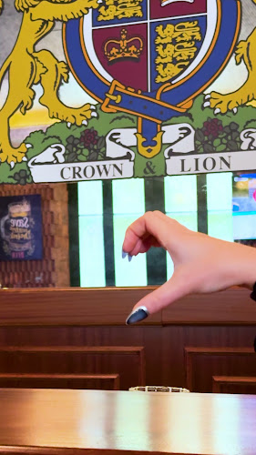 Comentarii opinii despre Crown & Lion The English Pub