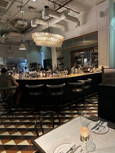 The MAINE Street Eatery Restaurant, Studio City - Hospitality and gastronomy