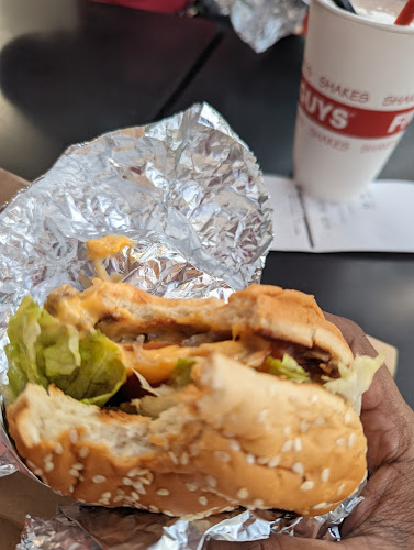 Comentarii opinii despre Five Guys City Walk