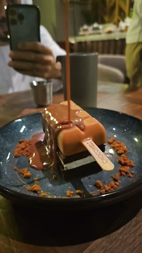 Opinii despre CHOCOMELT AL ZAHIA CITY CENTER SHARJAH în Sharjah - Hospitality and gastronomy