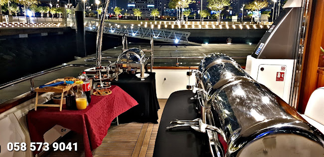 Dubai Boat Catering