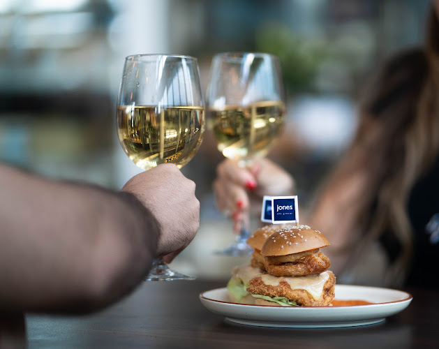 Comentarii opinii despre Jones The Grocer Al Muneera