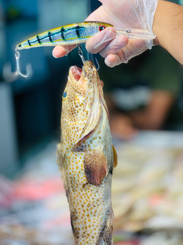 شوي الأسماك الشامخة - Hospitality and gastronomy