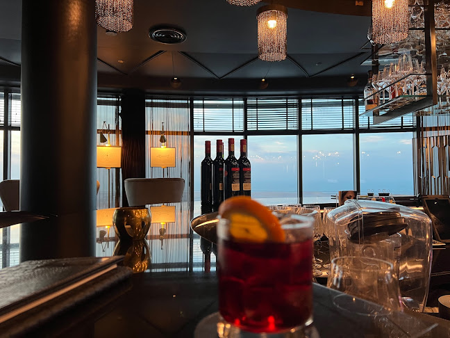 Comentarii opinii despre Stratos Revolving Lounge & Bar