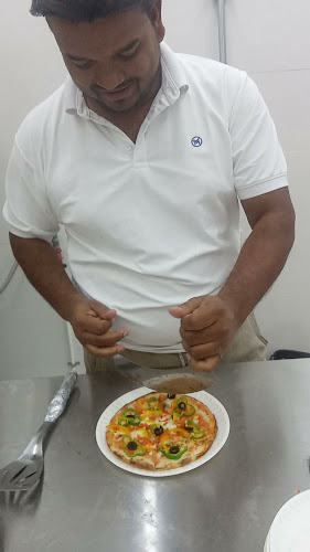 Opinii despre Al hajah sandwiches &pastries preparing în Ras Al-Khaimah - Hospitality and gastronomy