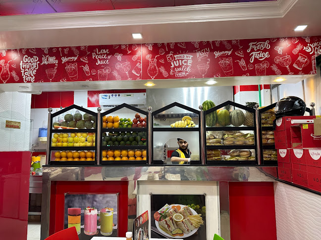 Cafeteria Safari Fresh chicken