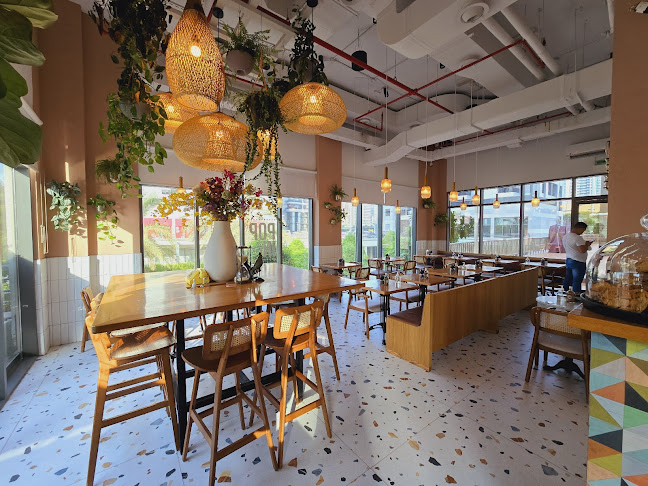 Friends Avenue Cafe JLT - Dubai