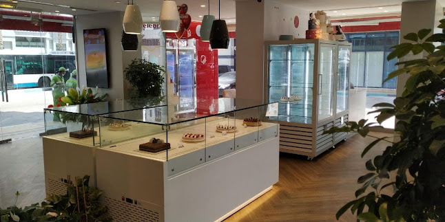 Mister Baker | Best Cakes In Dubai | Birthday Cakes, Graduation Cakes, Anniversary Cakes - Abu Dhabi