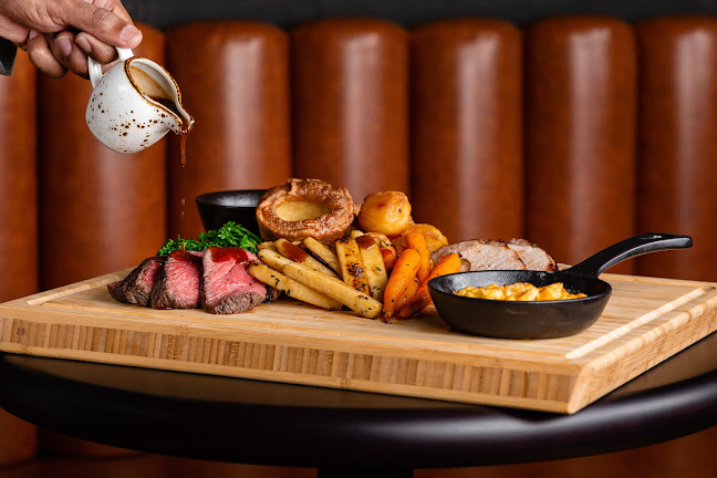 Opinii despre ICON Bar & Lounge în Dubai - Hospitality and gastronomy