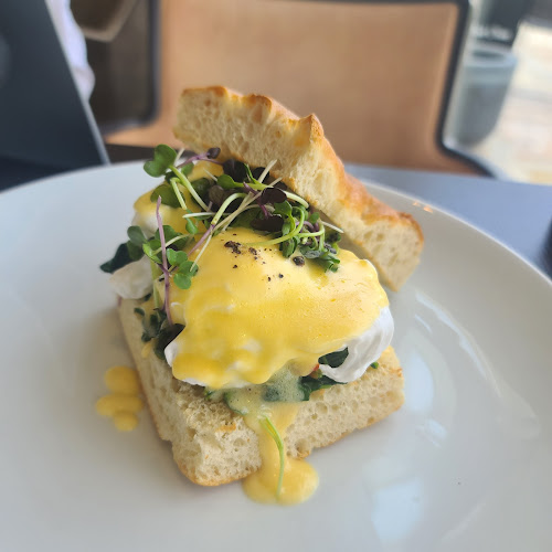 Comentarii opinii despre Twisted Olive