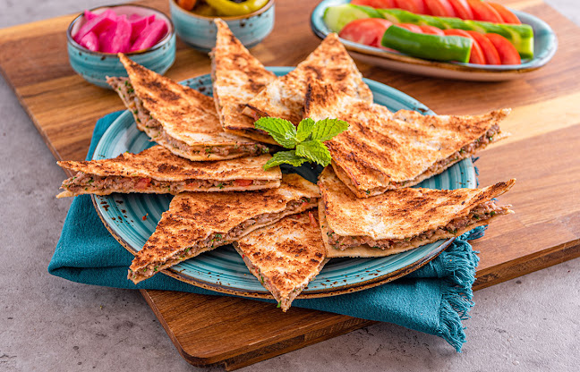 مطعم زرزور - تم الانتقال إلى الفرع الجديد Zarzoor Restaurant