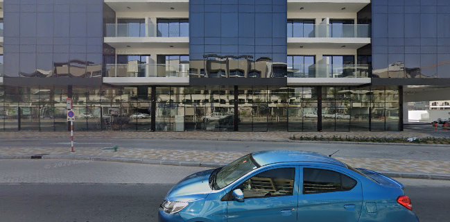 Classic House Cake & Flowers